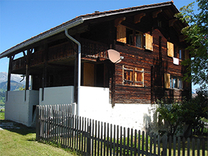 Ferienhaus Casa Cadruvi Giraniga Obersaxen im Sommer
