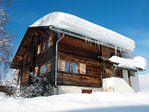 Ferienhaus Casa Cadruvi Giraniga Obersaxen im Winter