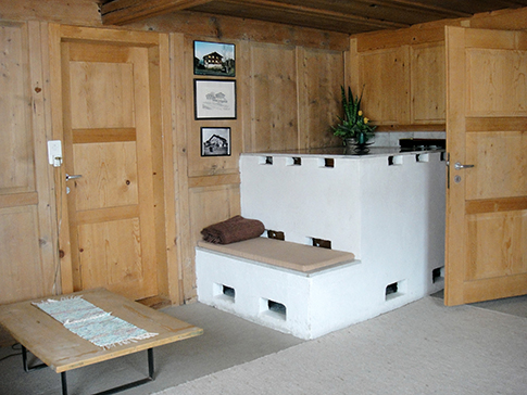 Wohnzimmer Casa Cadruvi  Wohnzimmer Ferienhaus Casa Cadruvi Giraniga Obersaxen Graubünden