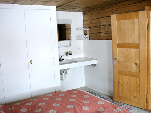 Schlafzimmer Casa Cadruvi Schlafzimmer Ferienhaus Casa Cadruvi Giraniga Obersaxen Graubünden