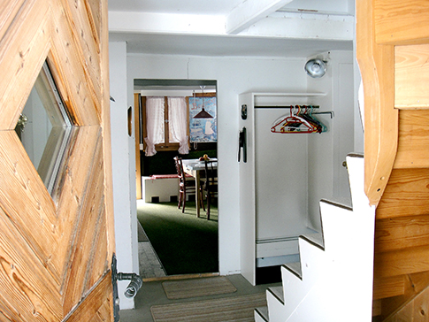 Garderobe Gang Treppe Casa Cadruvi Garderobe Gang Treppe Ferienhaus Casa Cadruvi Giraniga Obersaxen Graubünden