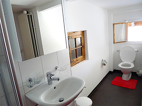 Bad Casa Cadruvi Bad Ferienhaus Casa Cadruvi Giraniga Obersaxen Graubünden