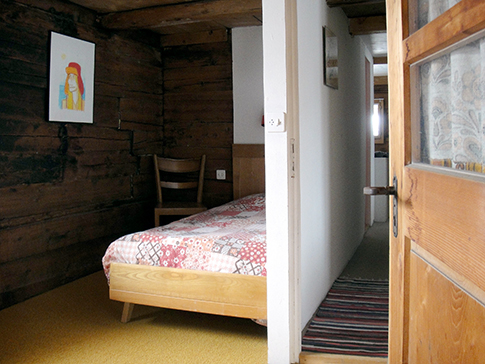Schlafzimmer Casa Cadruvi Schlafzimmer Ferienhaus Casa Cadruvi Giraniga Obersaxen Graubünden