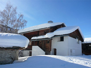 Ferienhaus Casa Cadruvi Giraniga Obersaxen im Winter